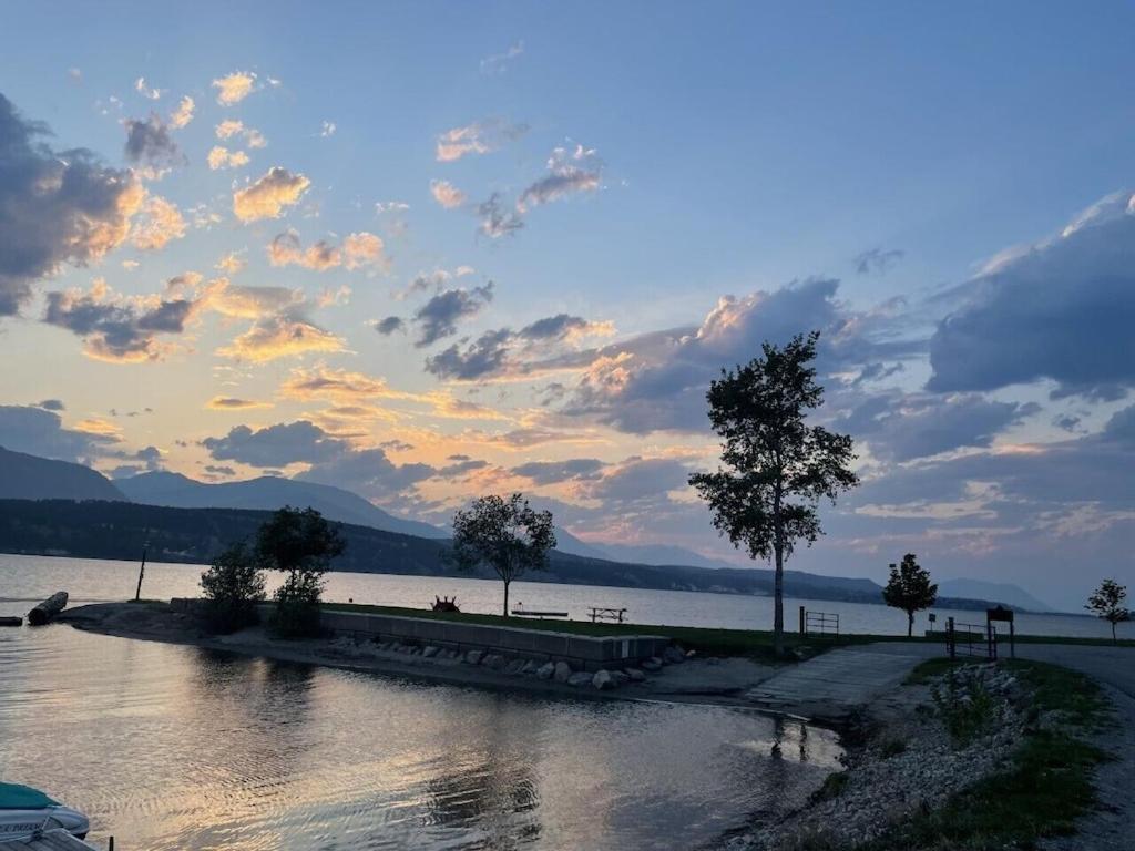 Akiskinook At Windermere Lake - Private Beach Access - New Pool And Hot Tub Now Open! Invermere Εξωτερικό φωτογραφία