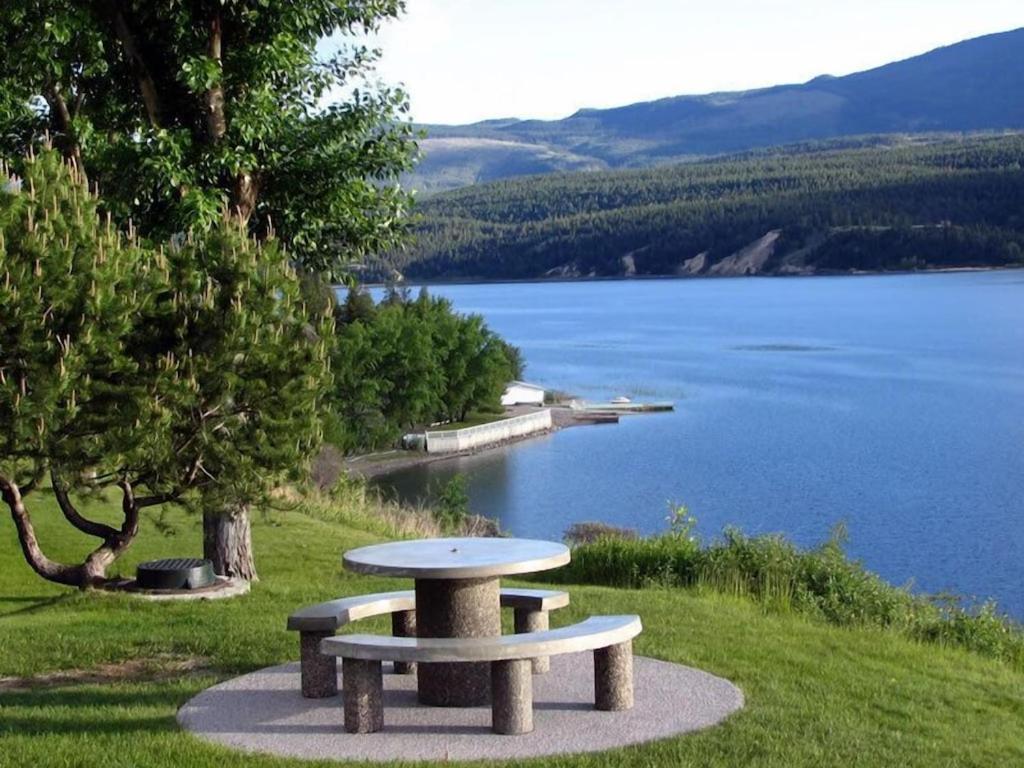 Akiskinook At Windermere Lake - Private Beach Access - New Pool And Hot Tub Now Open! Invermere Εξωτερικό φωτογραφία